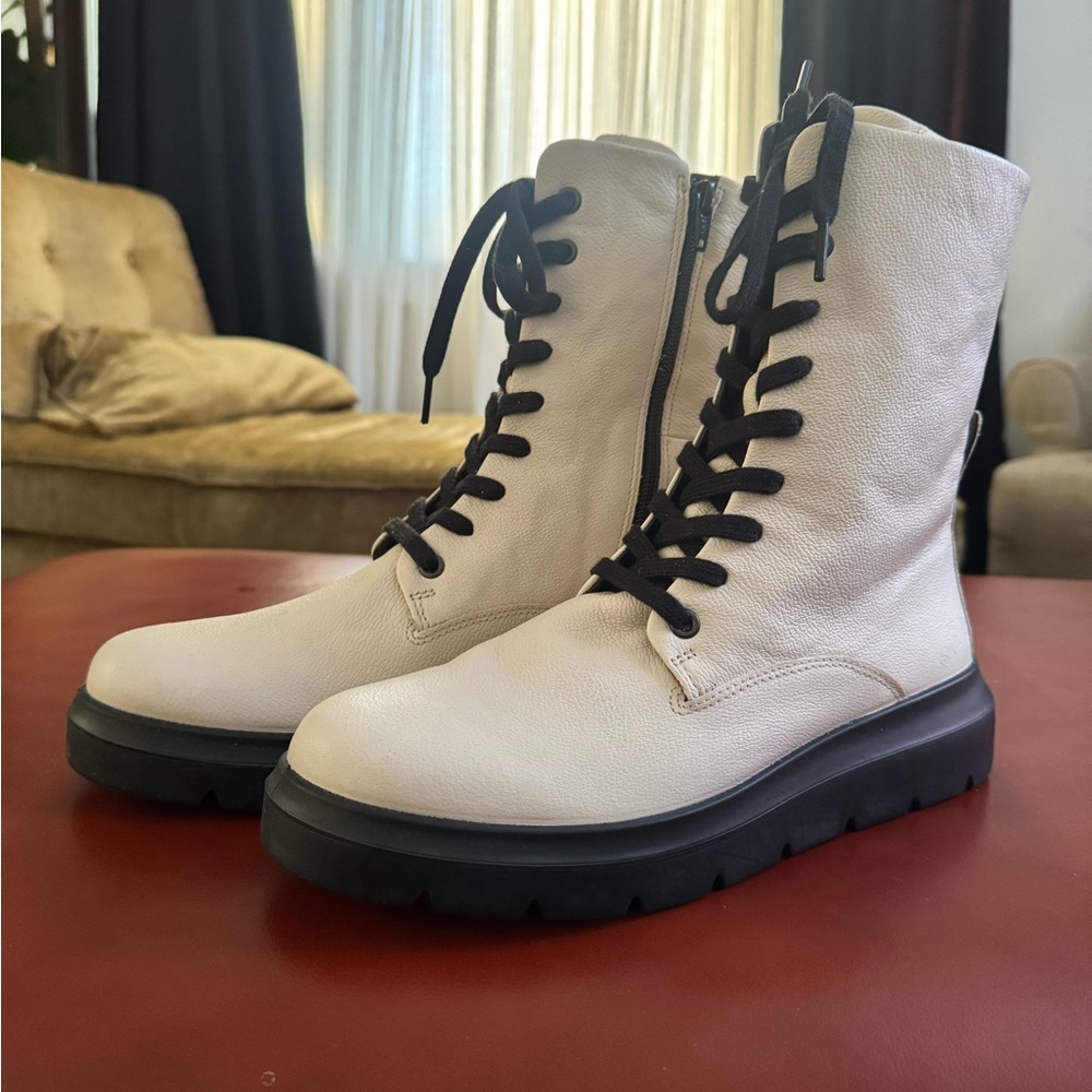 Ecco BNWOT, size 40
